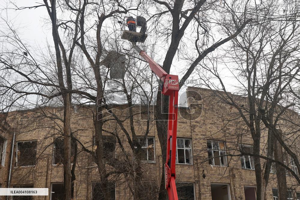 Response effort to Russian drone strike in Kharkiv