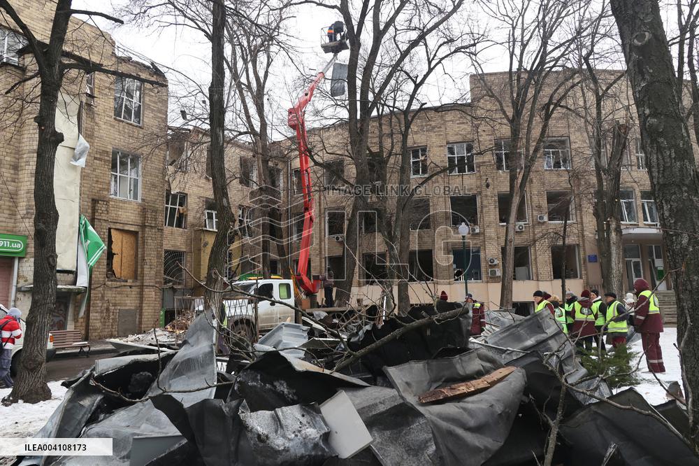 Response effort to Russian drone strike in Kharkiv