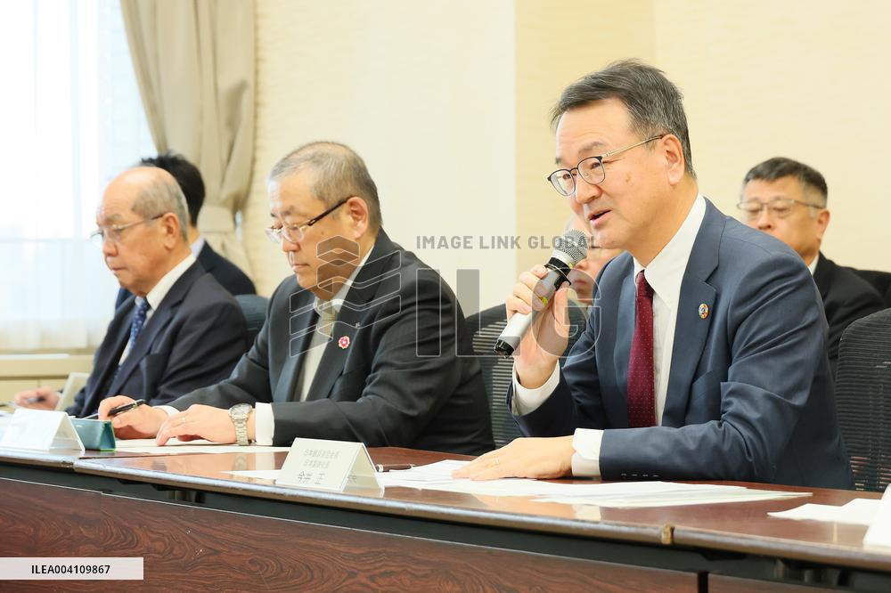 Minister of Economy, Trade and Industry Muto meets with steel and aluminum industries