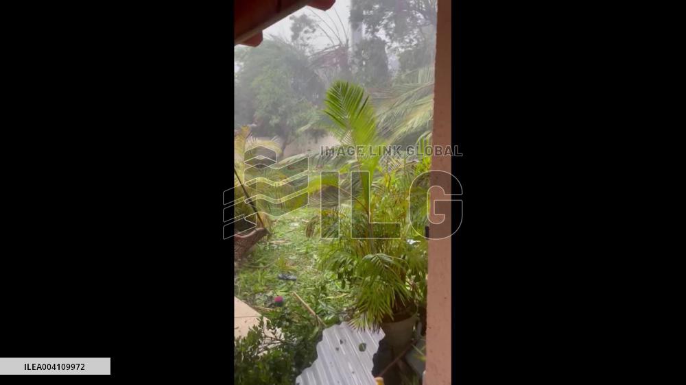 Réunion: Cyclone Garance Slams Island with Fierce Winds 9