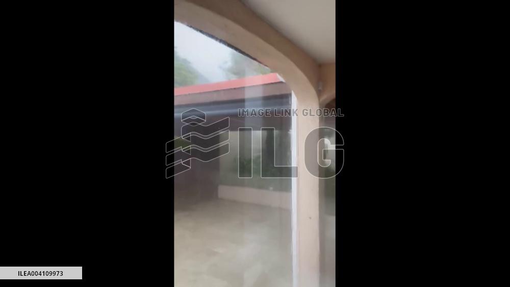Réunion: Cyclone Garance Slams Island with Fierce Winds 8