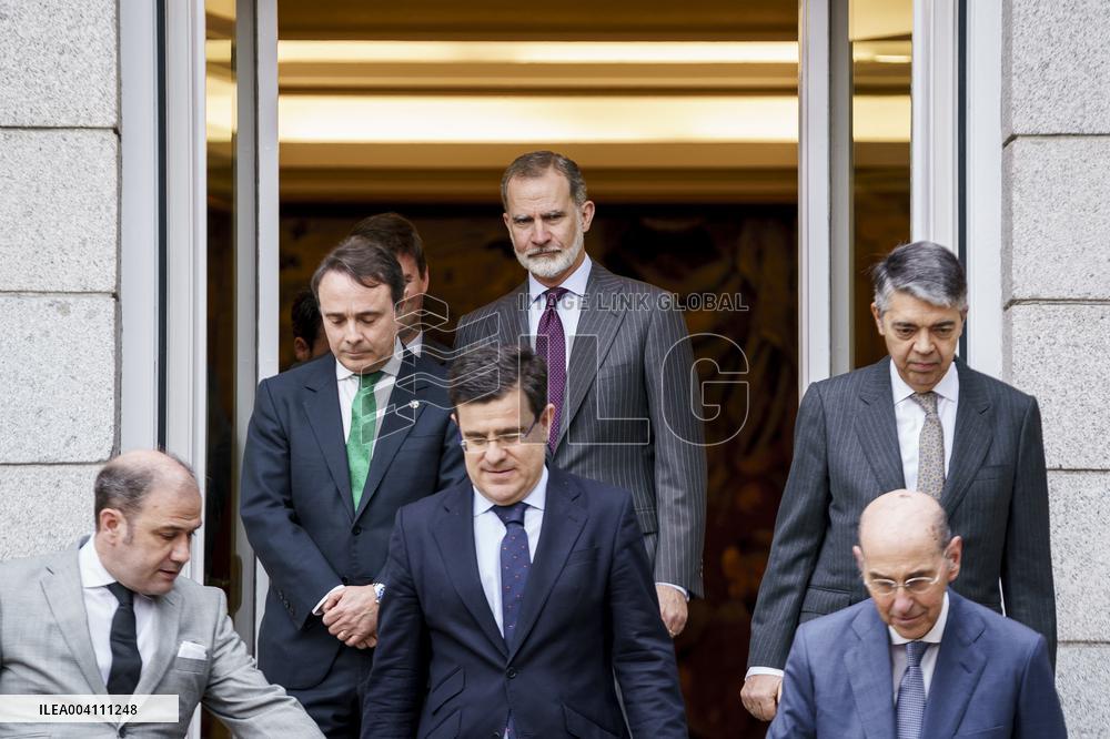 King Felipe receives the Board of Directors of the Association of Court Clerks of the Spanish Parliament - Madrid