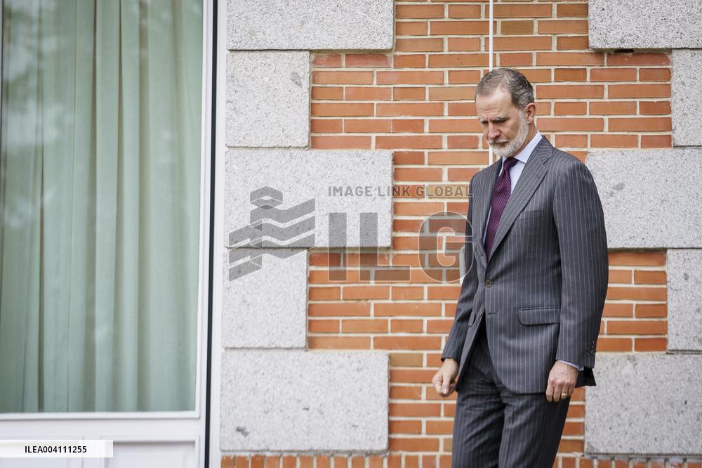 King Felipe receives the Board of Directors of the Association of Court Clerks of the Spanish Parliament - Madrid