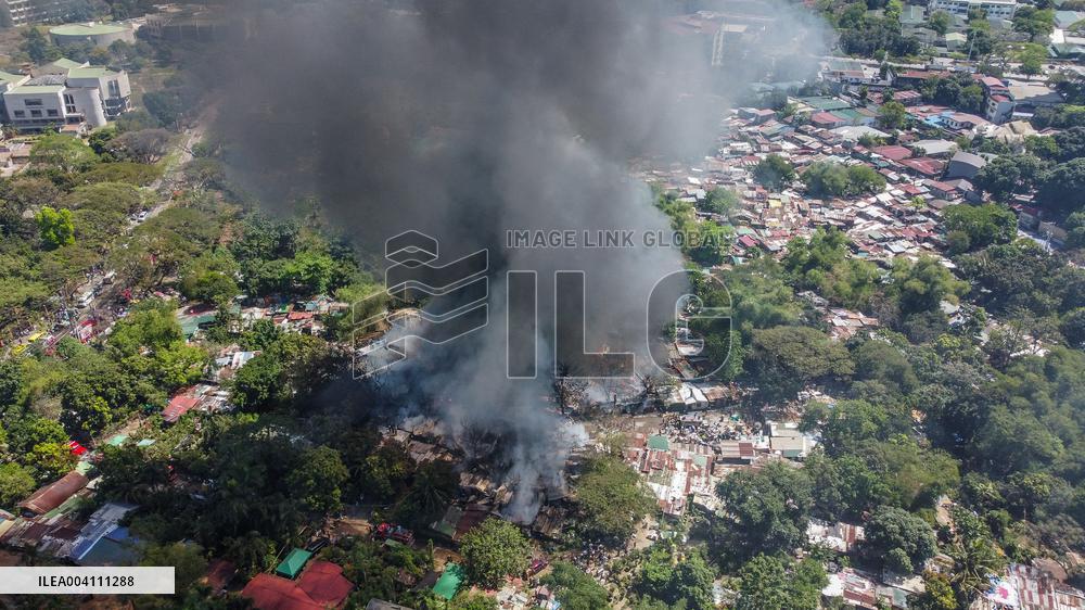 Fire Breaks Out In The Slum Area Of Quezon City - Philippines