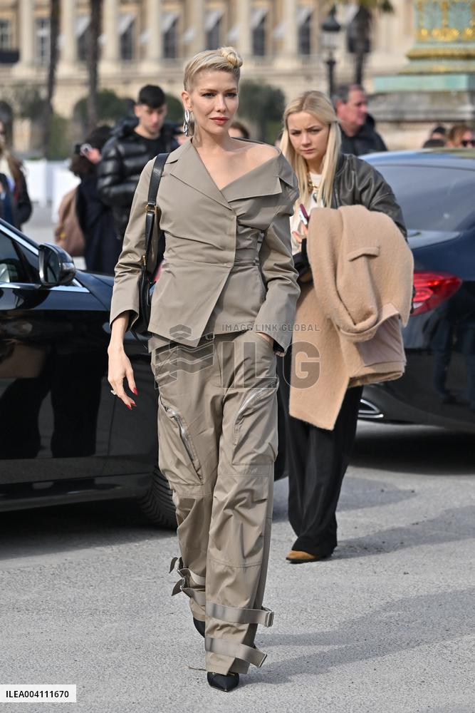 PFW Dior Outside Arrivals