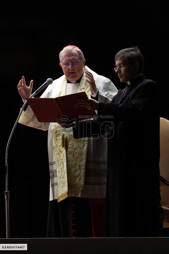 Religion: Cardinal Arthur Roche leads the recitation of the Holy Rosary for Pope Francis on March 04, 2025