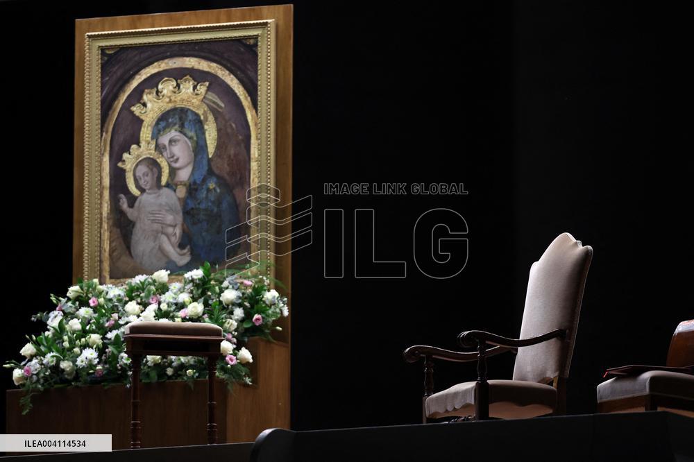 Religion: Cardinal Arthur Roche leads the recitation of the Holy Rosary for Pope Francis on March 04, 2025