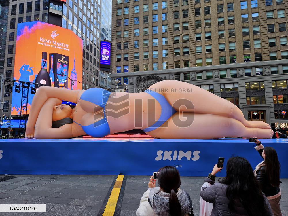 Kim Kardashian Balloon in Times Square - NYC