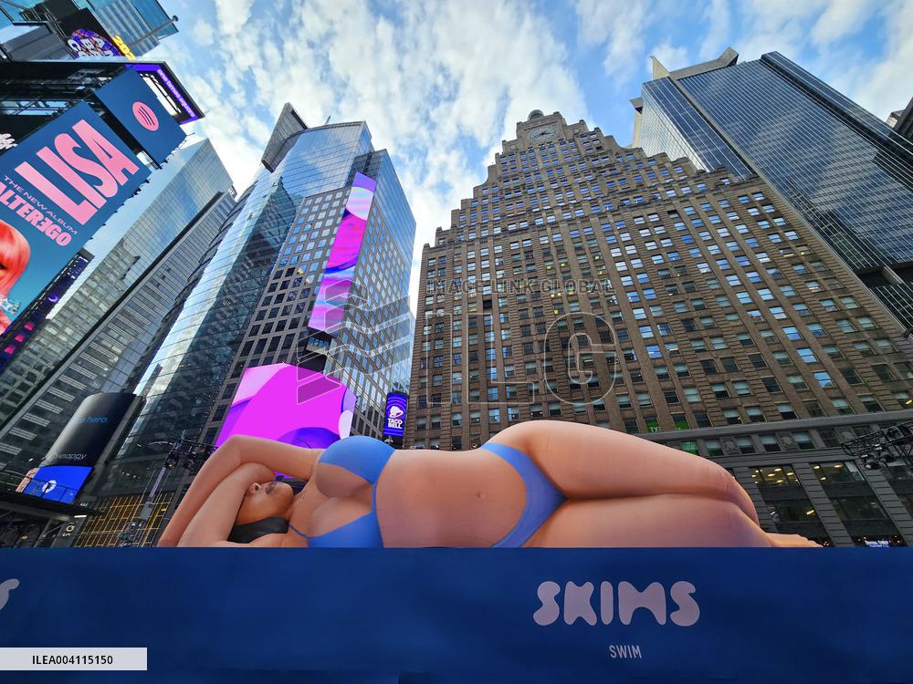 Kim Kardashian Balloon in Times Square - NYC