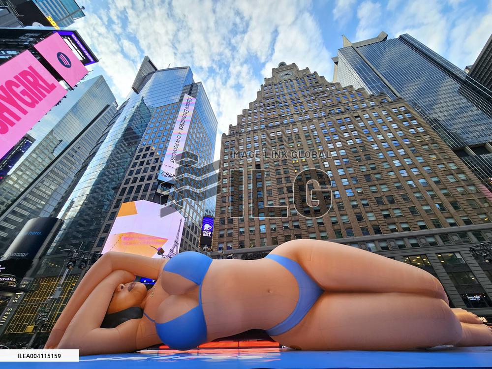 Kim Kardashian Balloon in Times Square - NYC