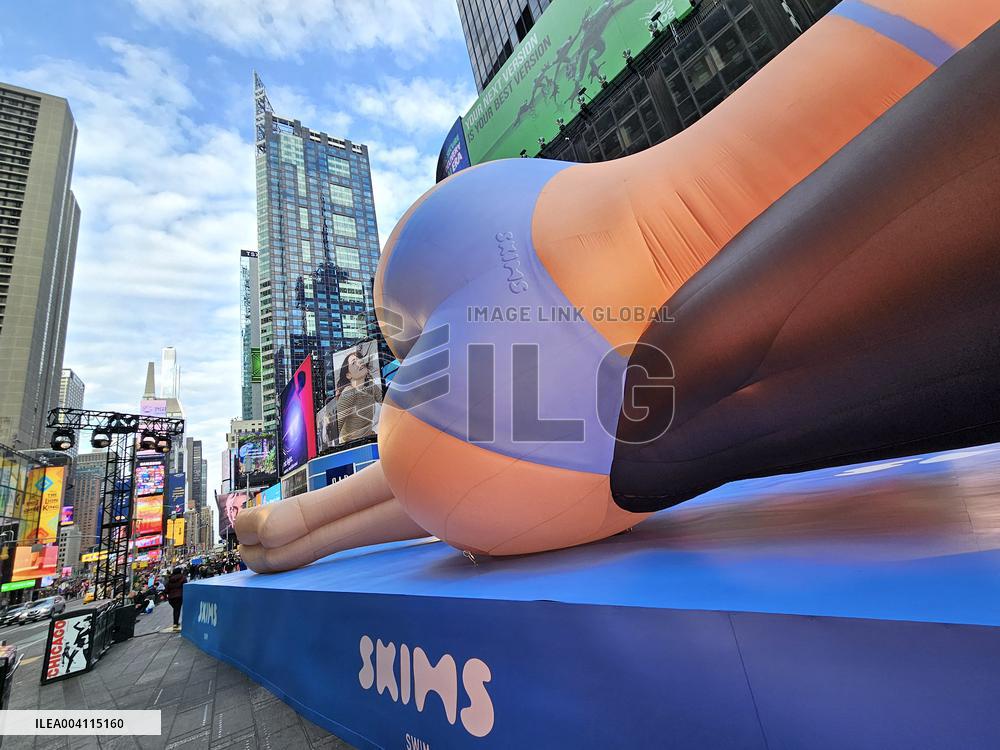 Kim Kardashian Balloon in Times Square - NYC