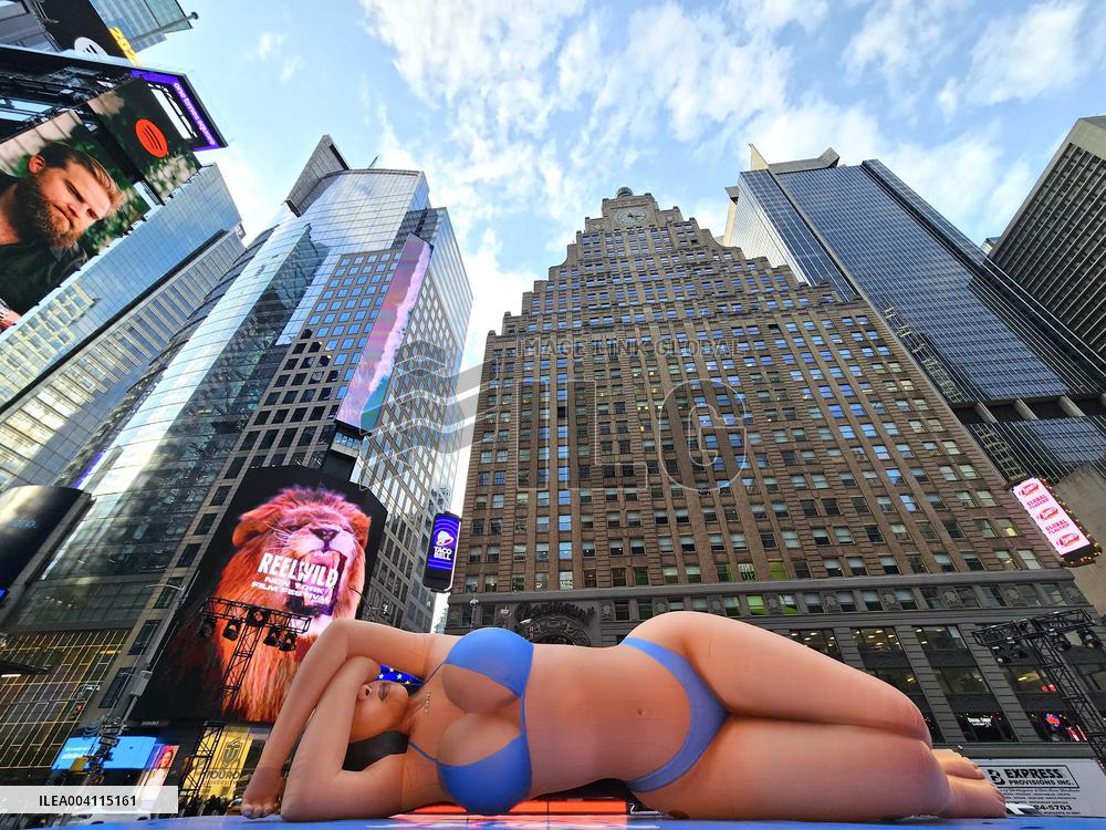 Kim Kardashian Balloon in Times Square - NYC