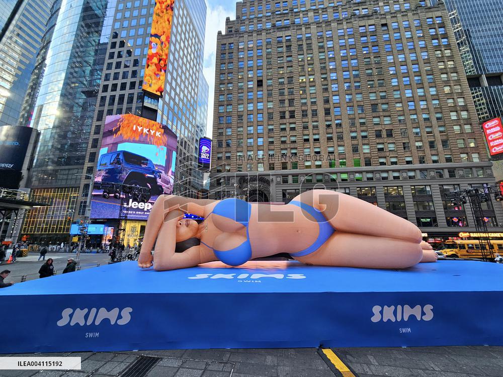 Kim Kardashian Balloon in Times Square - NYC