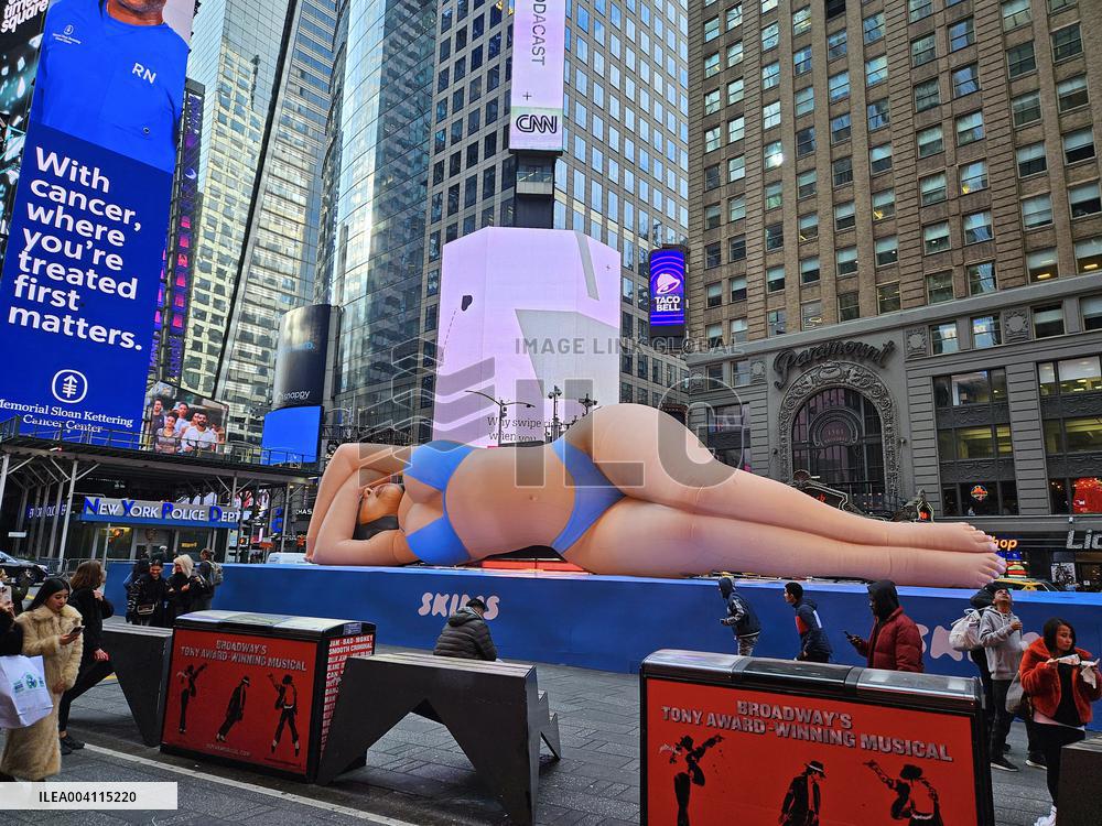 Kim Kardashian Balloon in Times Square - NYC