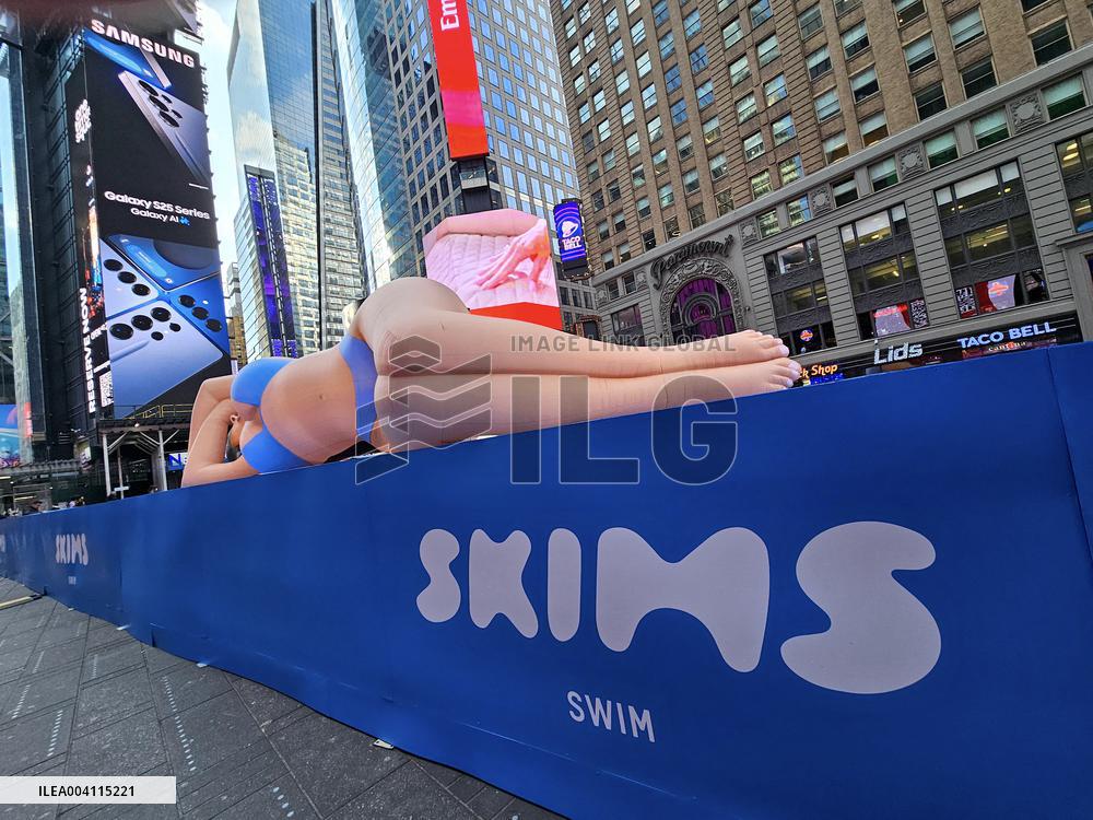 Kim Kardashian Balloon in Times Square - NYC
