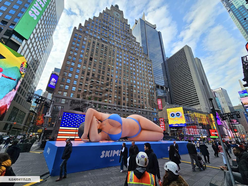 Kim Kardashian Balloon in Times Square - NYC