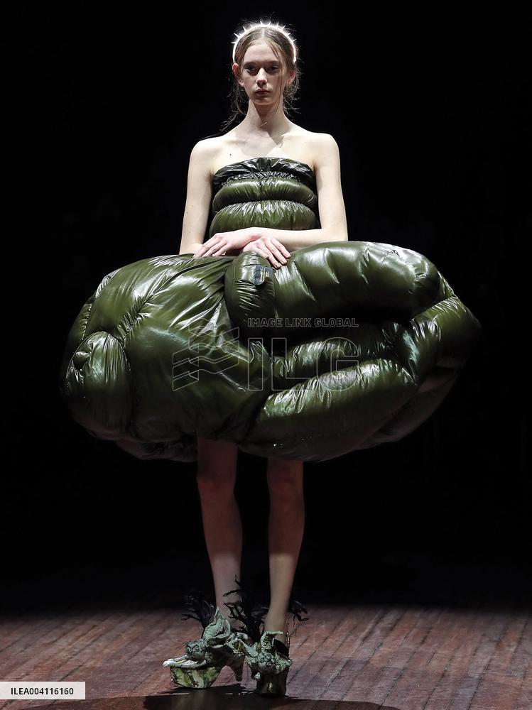 PFW - Undercover Runway