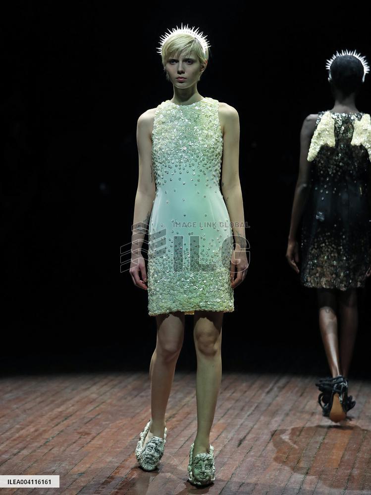 PFW - Undercover Runway