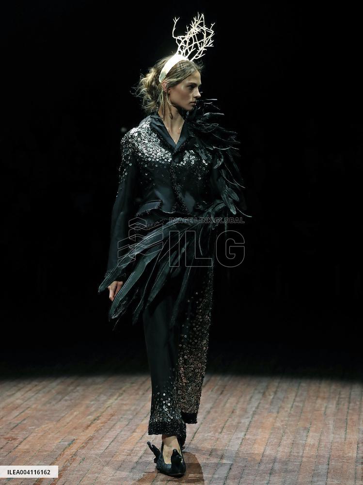 PFW - Undercover Runway