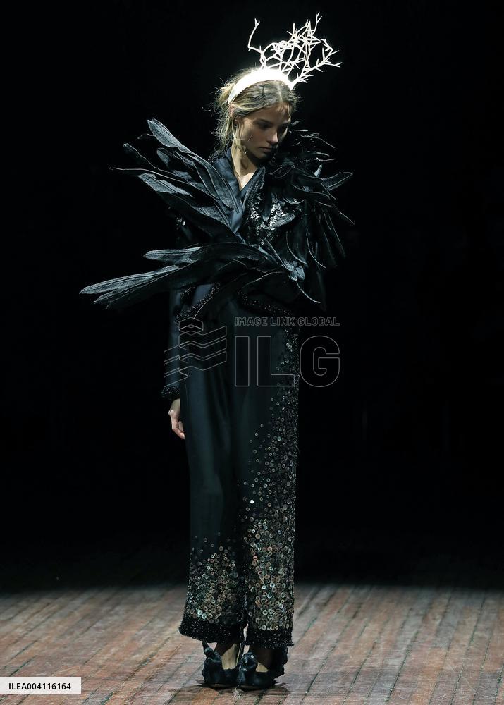 PFW - Undercover Runway