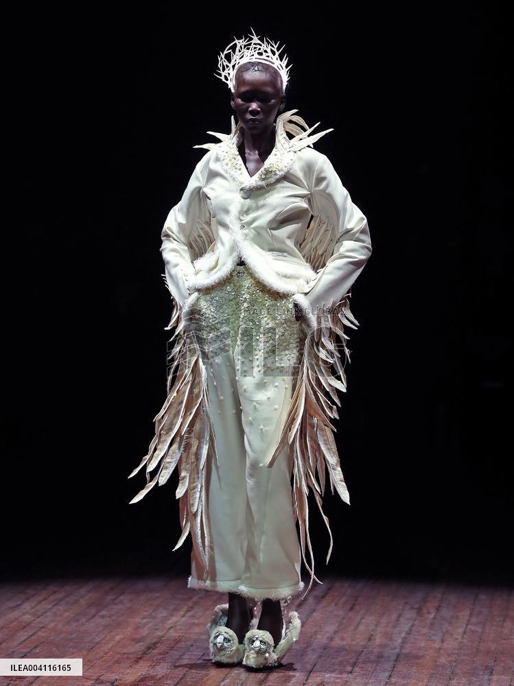 PFW - Undercover Runway