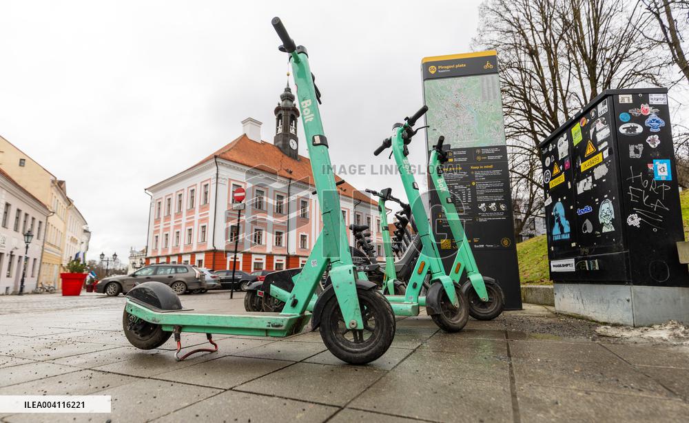 Rental bikes and scooters