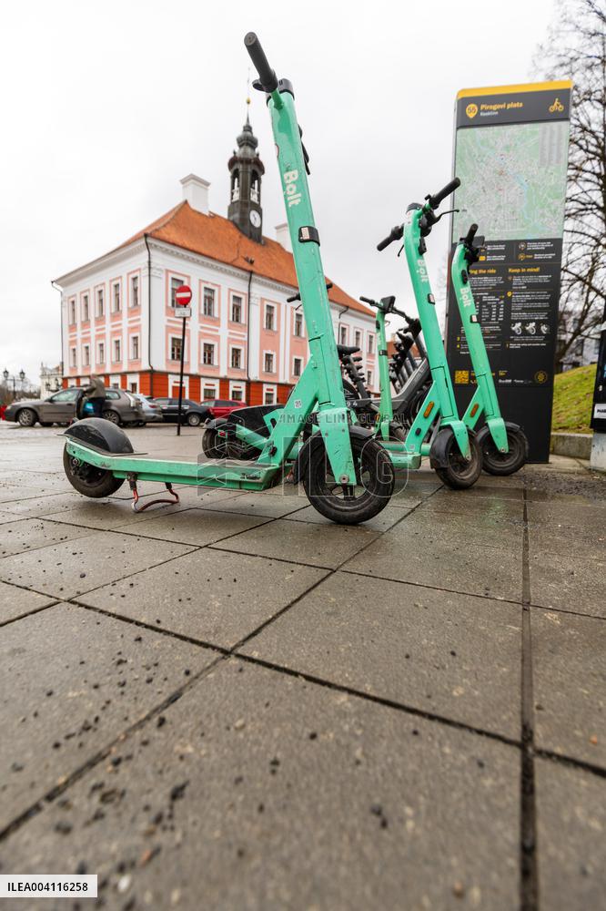 Rental bikes and scooters