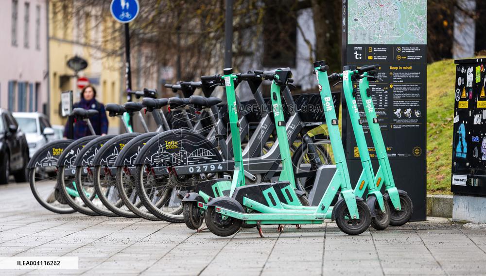 Rental bikes and scooters