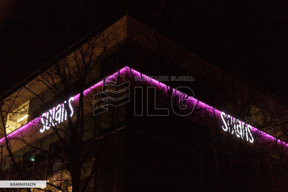 Solaris shopping center