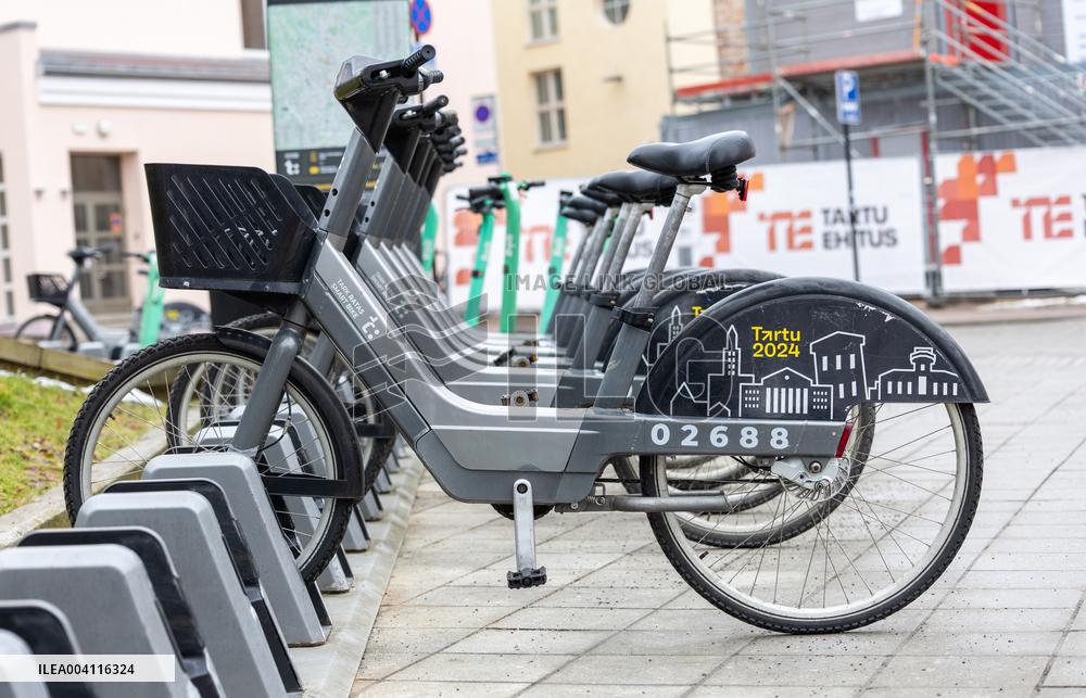 Rental bikes and scooters