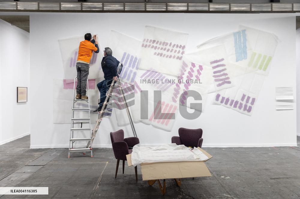 The ARCO 2025 Fair Prepares for Its Opening - Spain