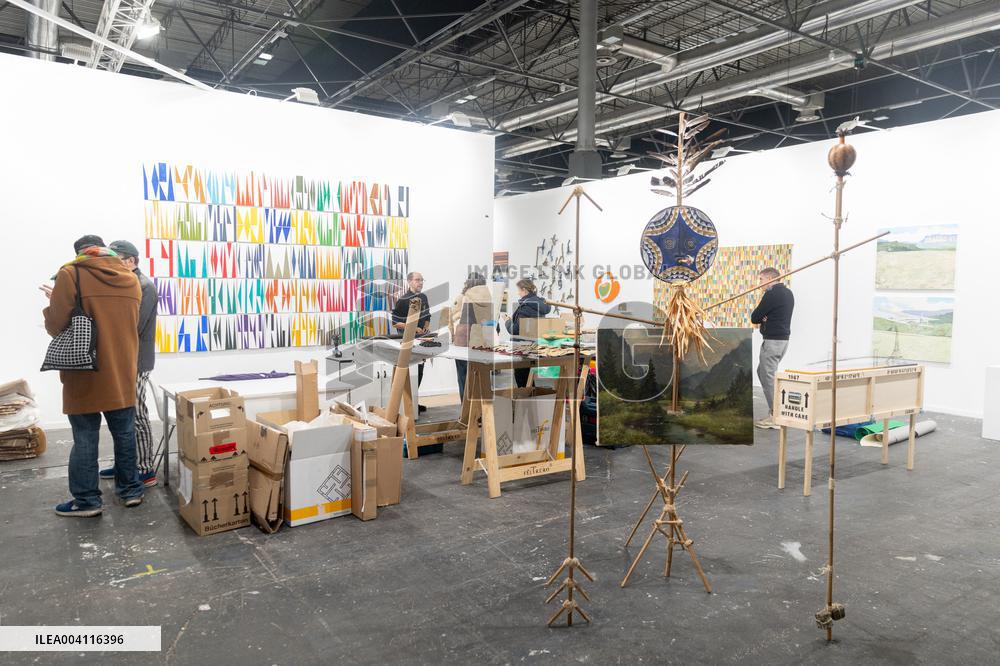 The ARCO 2025 Fair Prepares for Its Opening - Spain