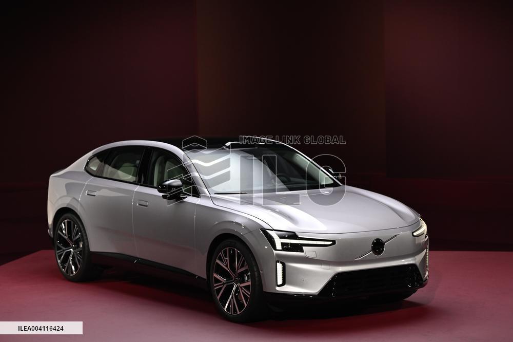 VOLVO'S NEW ELECTRIC CAR ES90  undefined