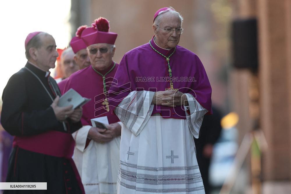 Religion: Cardinals and bishops preceded by the penitential procession from the Basilica of Sant'Anselmo towards the Basilica of