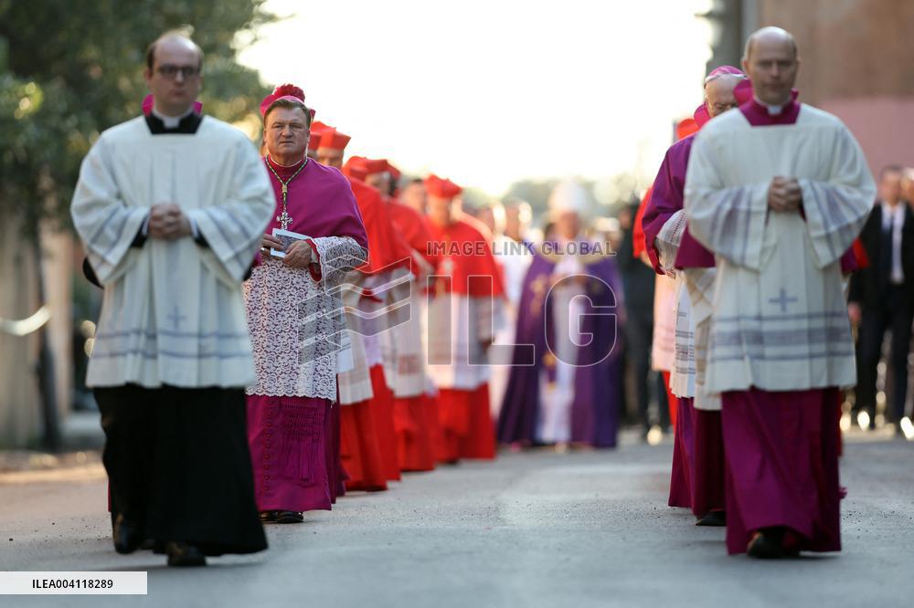 Religion: Cardinals and bishops preceded by the penitential procession from the Basilica of Sant'Anselmo towards the Basilica of