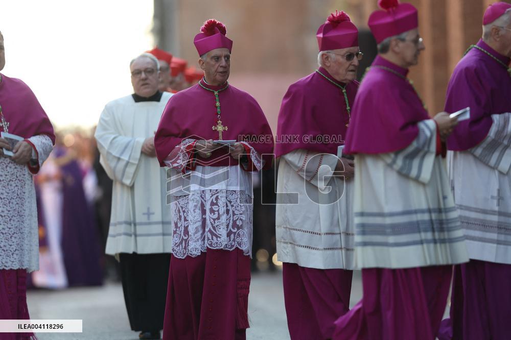 Religion: Cardinals and bishops preceded by the penitential procession from the Basilica of Sant'Anselmo towards the Basilica of
