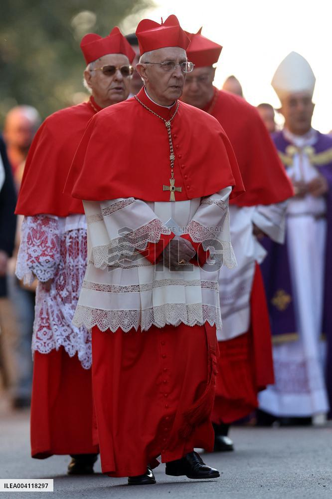 Religion: Cardinals and bishops preceded by the penitential procession from the Basilica of Sant'Anselmo towards the Basilica of