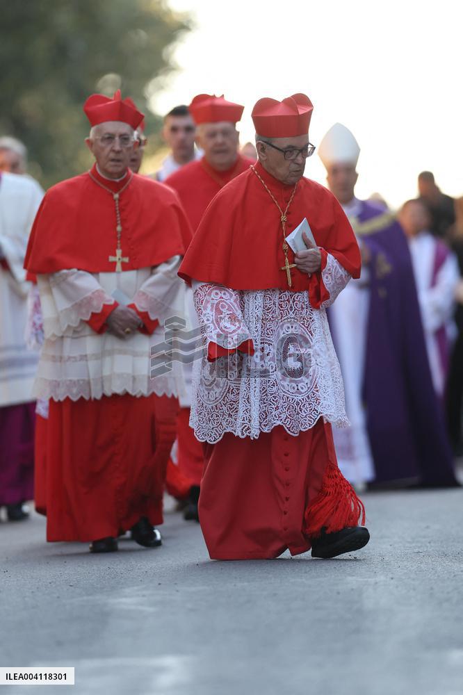 Religion: Cardinals and bishops preceded by the penitential procession from the Basilica of Sant'Anselmo towards the Basilica of