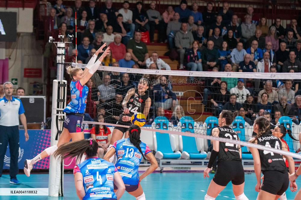 VOLLEY - CEV Cup Women - Igor Gorgonzola Novara vs  THY Istanbul