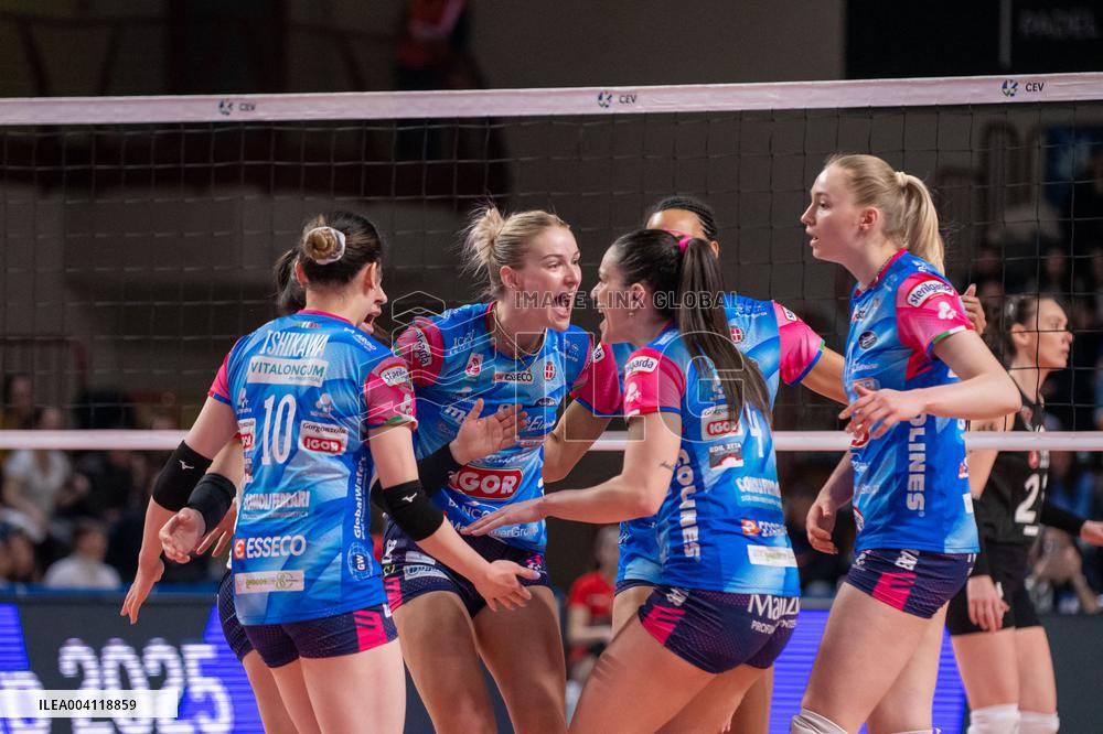 VOLLEY - CEV Cup Women - Igor Gorgonzola Novara vs  THY Istanbul