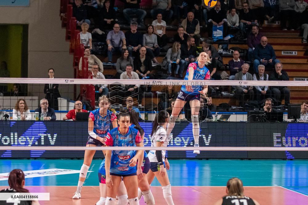 VOLLEY - CEV Cup Women - Igor Gorgonzola Novara vs  THY Istanbul