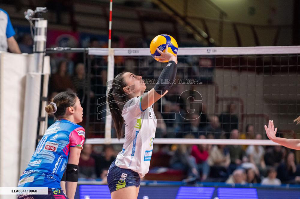 VOLLEY - CEV Cup Women - Igor Gorgonzola Novara vs  THY Istanbul