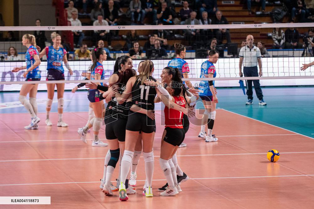 VOLLEY - CEV Cup Women - Igor Gorgonzola Novara vs  THY Istanbul