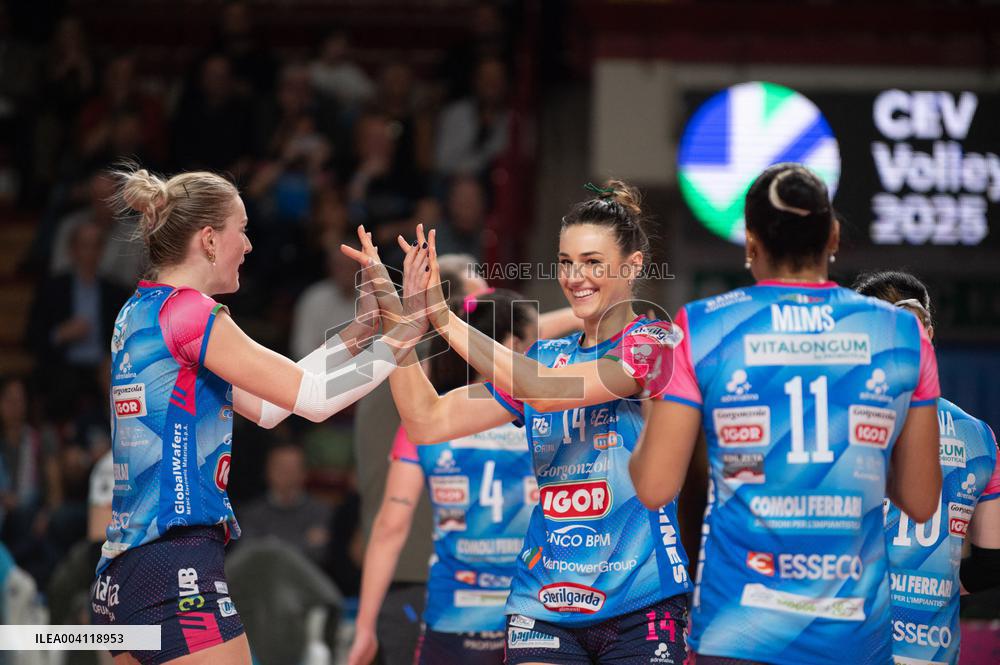 VOLLEY - CEV Cup Women - Igor Gorgonzola Novara vs  THY Istanbul