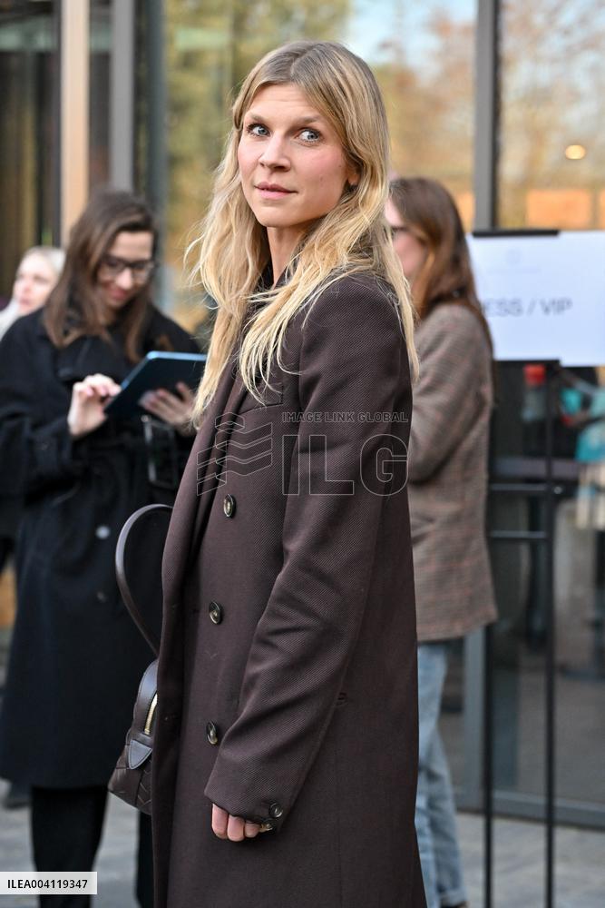 PFW Stella McCartney Outside Arrivals