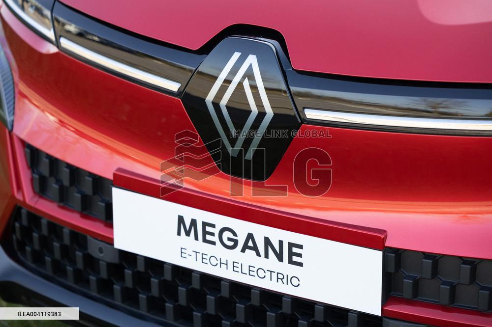 Visit of the Ampere ElectriCity Renault Manufacture site - Douai RL