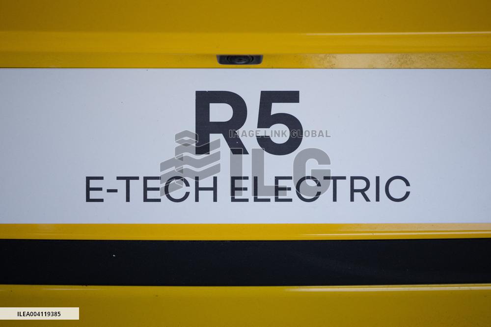 Visit of the Ampere ElectriCity Renault Manufacture site - Douai RL