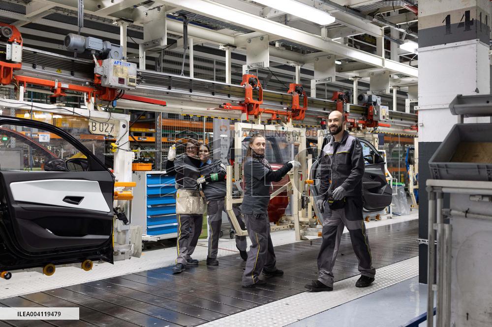Visit of the Ampere ElectriCity Renault Manufacture site - Douai RL