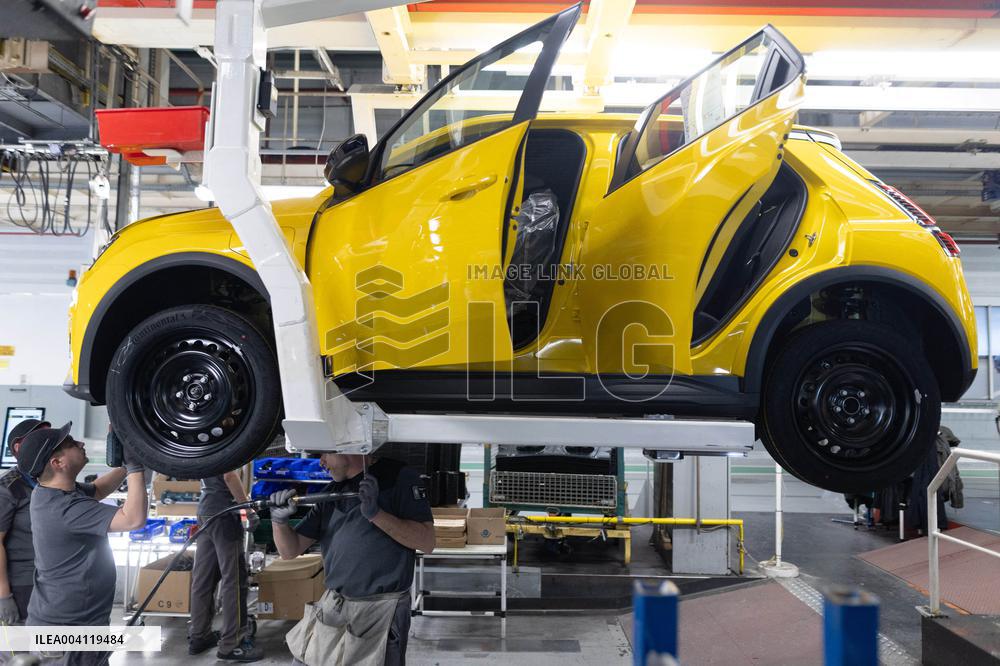 Visit of the Ampere ElectriCity Renault Manufacture site - Douai RL