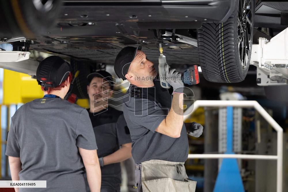 Visit of the Ampere ElectriCity Renault Manufacture site - Douai RL